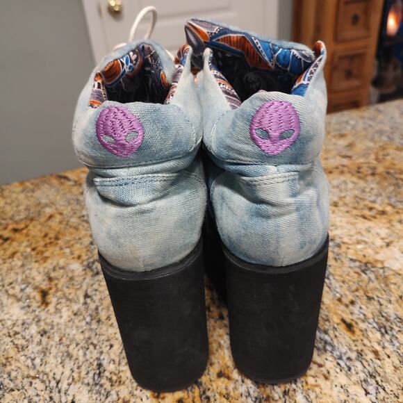 YRU Vintage Denim Platform Sneakers Size 39 with Embroidered Details 8.5 US - Picture 10 of 12